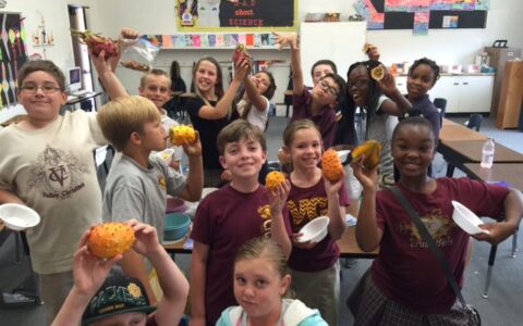 Frieda's Specialty Produce_students_fruit